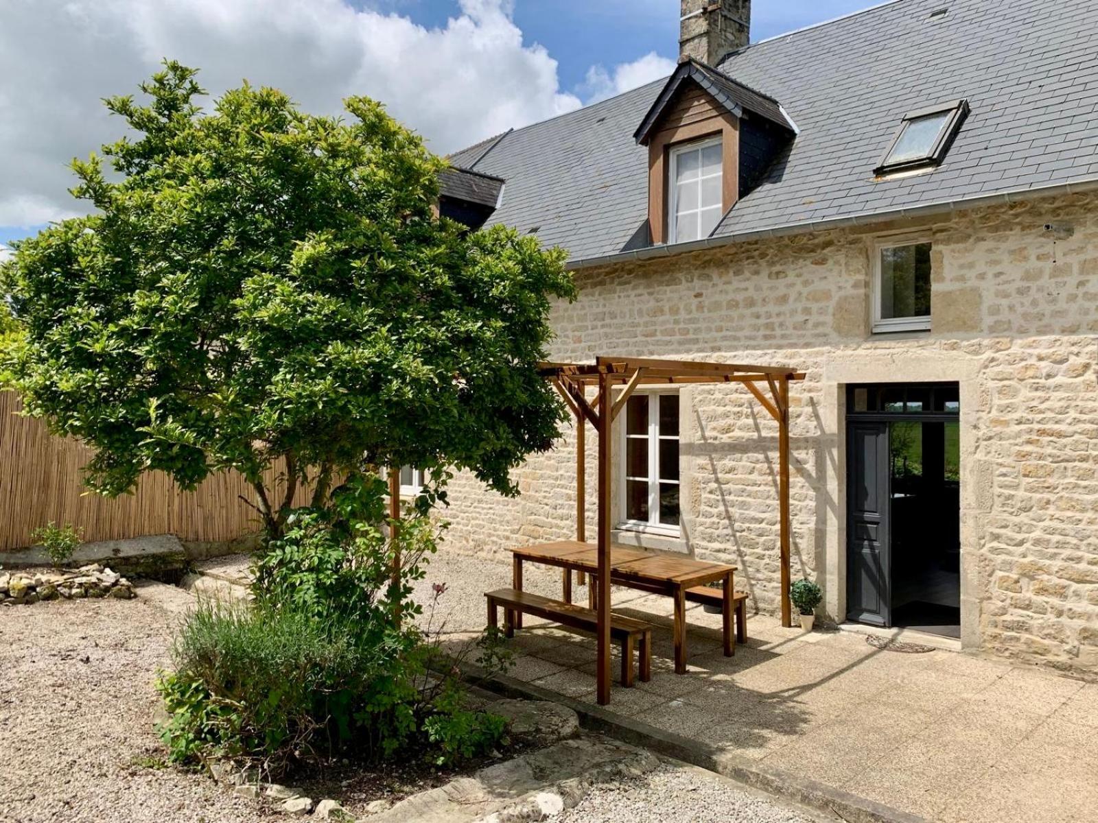 Chambre De Rose - Le Refuge Des Parachutistes - En Bordure Du Marais Neuville-au-Plain Exterior photo